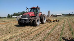 Figure 1. Side-dressing V2 corn with liquid manure.